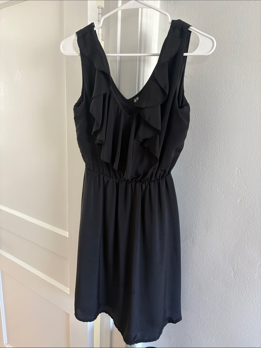 H&M Black Sleeveless Ruffle V-Neck Mini Dress